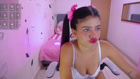 Snapshot of _mia_rouse_18 chatting on January 28, 2:21 am Mia online show from January 28, 2:21 am