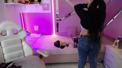  Mia  online show from January 10, 12:29 pm