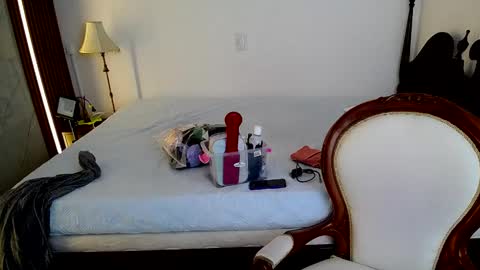  Mia  online show from May 19, 12:55 pm