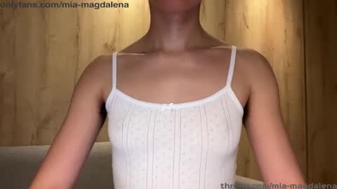 Snapshot of _miamagdalena chatting on January 16, 2:37 am Mia Magdalena online show from January 16, 2:37 am