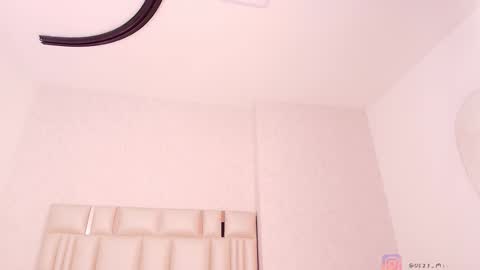 Mia  online show from March 12, 11:49 am