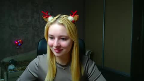 Melanie online show from December 19, 12:01 pm