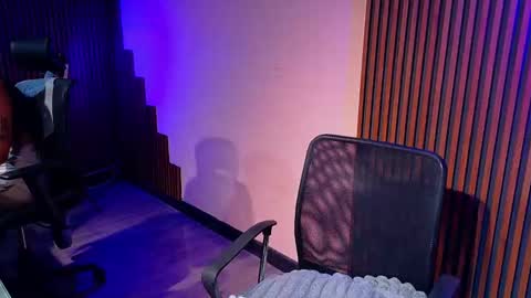 Call me Miley  online show from May 9, 8:52 am