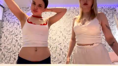 Snapshot of _mimilana_ chatting on April 8, 11:32 am Lana online show from April 8, 11:32 am