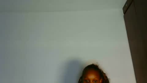 Mimi online show from February 6, 2:09 pm