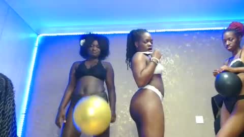 Snapshot of _mirandah chatting on December 3, 5:55 pm Mirandah online show from December 3, 5:55 pm