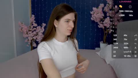 Snapshot of _mirror_girl chatting on February 5, 6:13 am Victoria online show from February 5, 6:13 am