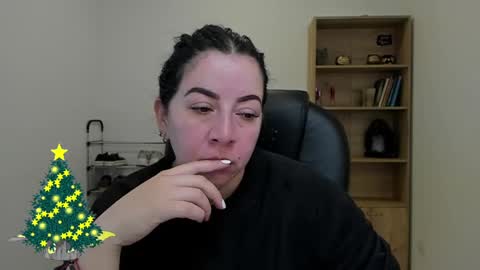 _miss_coco_ online show from December 5, 2:11 pm