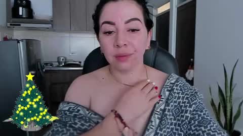 _miss_coco_ online show from December 6, 6:06 pm