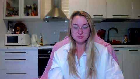 Snapshot of _miss_eva_ chatting on October 2, 6:09 am Eva online show from October 2, 6:09 am