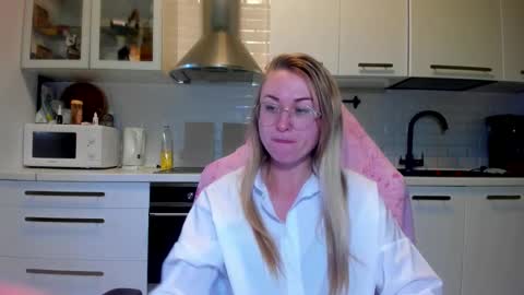 Snapshot of _miss_eva_ chatting on October 4, 5:49 am Eva online show from October 4, 5:49 am