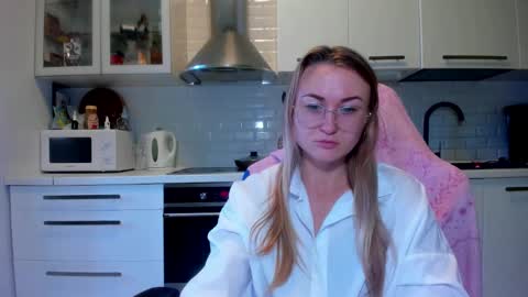 Snapshot of _miss_eva_ chatting on October 6, 8:23 am Eva online show from October 6, 8:23 am