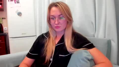 Snapshot of _miss_eva_ chatting on October 7, 8:17 pm Eva online show from October 7, 8:17 pm