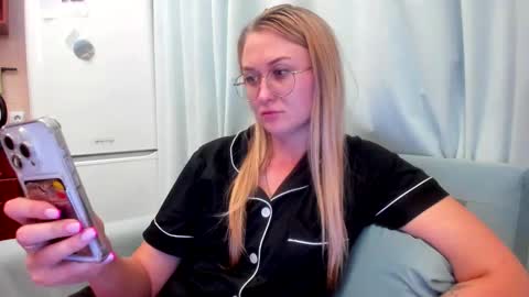 Snapshot of _miss_eva_ chatting on October 8, 7:33 pm Eva online show from October 8, 7:33 pm