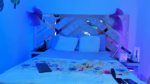 Khloe  online show from January 10, 7:11 pm