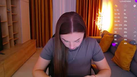 Mia online show from November 10, 8:57 am