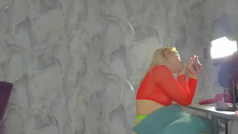 Snapshot of _miss_strawberry_ chatting on October 8, 6:11 am Sofia birthday october 29 online show from October 8, 6:11 am