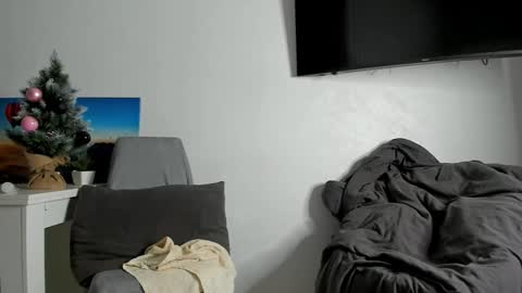 alienmito online show from December 19, 7:18 am