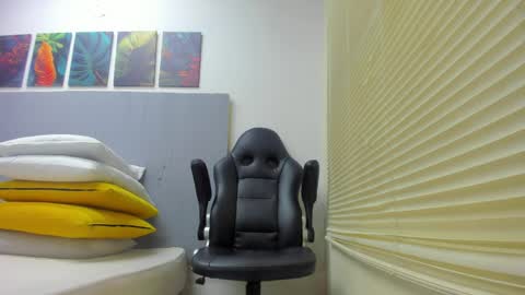 _molly_rosse_ online show from April 24, 12:07 pm