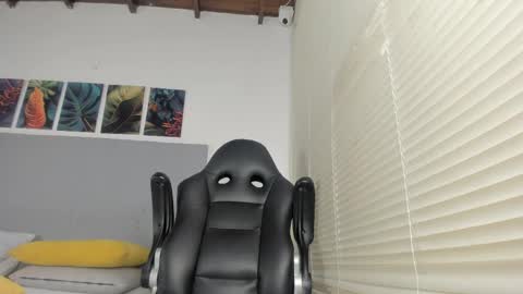 _molly_rosse_ online show from May 5, 12:02 pm
