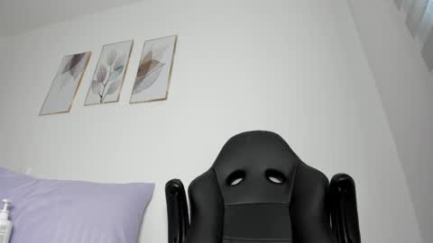 _molly_rosse_ online show from May 15, 11:50 am