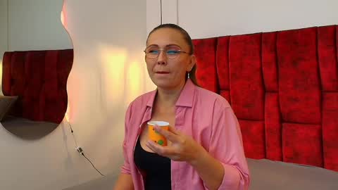 _monaliza_ online show from May 9, 12:21 pm