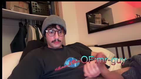 Snapshot of _mrguy_ chatting on June 9, 1:28 am _mrguy_ online show from June 9, 1:28 am
