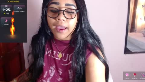 Snapshot of _nahom_ chatting on December 29, 2:06 am nahomi  online show from December 29, 2:06 am