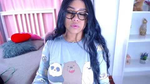 Snapshot of _nahom_ chatting on January 22, 9:02 am nahomi  online show from January 22, 9:02 am