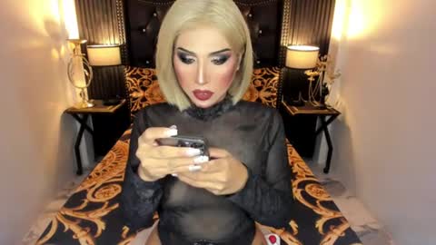 _natashacooper_ online show from June 30, 9:32 am