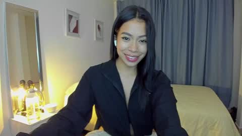 independent model natha online show from December 4, 9:40 am