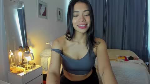 independent model natha online show from December 13, 9:20 pm