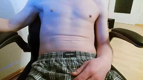 Snapshot of _neverever_ chatting on April 3, 7:12 pm _neverever_ online show from April 3, 7:12 pm