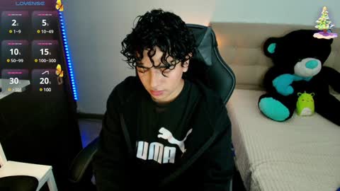 Snapshot of _nickconnor1 chatting on December 1, 11:04 pm Nicolas online show from December 1, 11:04 pm