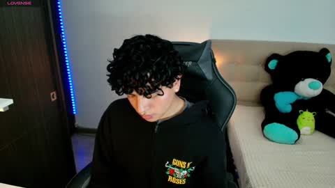 Snapshot of _nickconnor1 chatting on December 2, 9:28 pm Nicolas online show from December 2, 9:28 pm