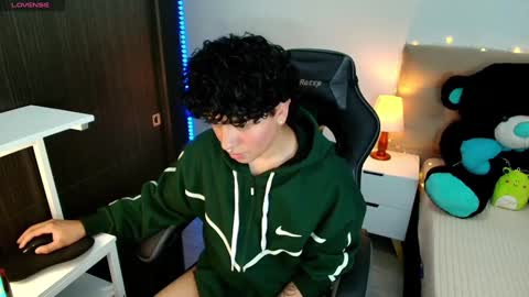 Snapshot of _nickconnor1 chatting on December 3, 10:40 pm Nicolas online show from December 3, 10:40 pm
