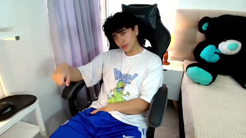 Snapshot of _nickconnor1 chatting on December 7, 9:00 pm Nicolas online show from December 7, 9:00 pm
