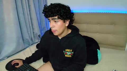 Snapshot of _nickconnor1 chatting on December 27, 10:59 pm Nicolas online show from December 27, 10:59 pm