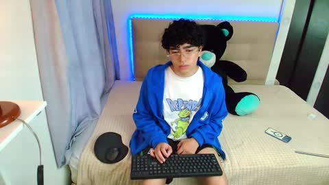 Snapshot of _nickconnor1 chatting on January 2, 10:44 pm Nicolas online show from January 2, 10:44 pm