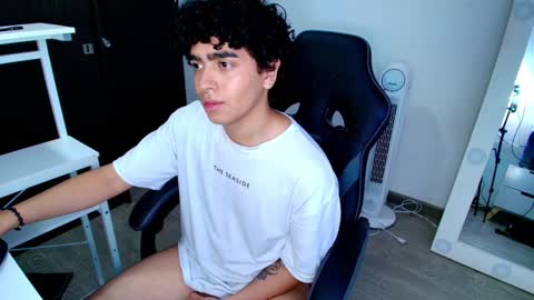 Snapshot of _nickconnor1 chatting on January 29, 9:39 pm Nicolas online show from January 29, 9:39 pm