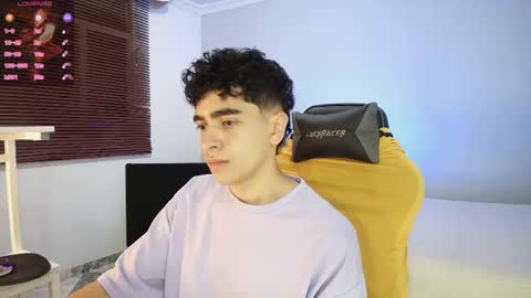 Snapshot of _nickconnor1 chatting on October 4, 2:42 am Nicolas online show from October 4, 2:42 am