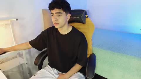 Snapshot of _nickconnor1 chatting on October 12, 8:30 pm Nicolas online show from October 12, 8:30 pm