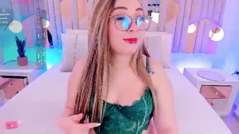 Niole online show from June 25, 5:56 am
