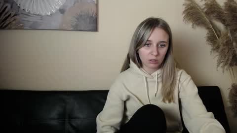 Snapshot of _nicole_new chatting on November 9, 3:43 pm Nica online show from November 9, 3:43 pm