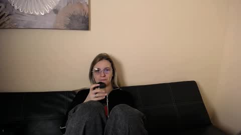 Snapshot of _nicole_new chatting on March 5, 10:11 am Nica online show from March 5, 10:11 am