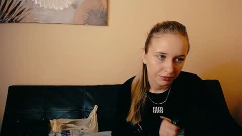 Snapshot of _nicole_new chatting on March 25, 10:21 am Nica online show from March 25, 10:21 am