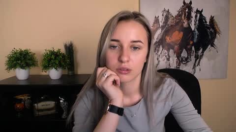 Snapshot of _nicole_new chatting on April 1, 1:41 pm Nica online show from April 1, 1:41 pm