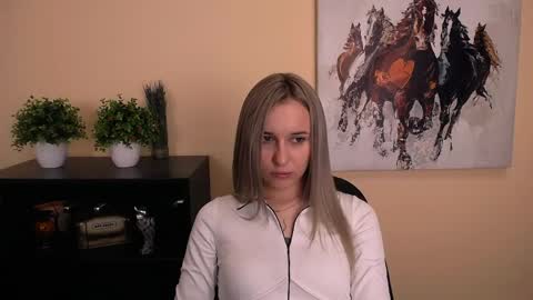 Snapshot of _nicole_new chatting on April 4, 8:45 am Nica online show from April 4, 8:45 am