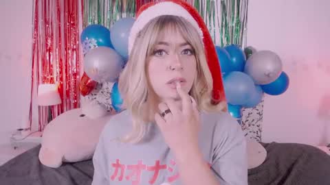 niiky online show from December 19, 12:01 pm