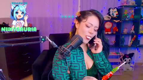 niiky online show from December 1, 4:12 pm